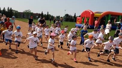 Children participating in the Food Allergy Fun Run fundraiser