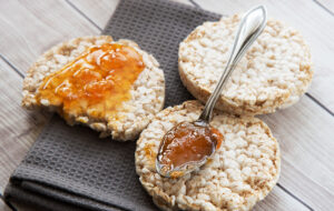 Health Breakfasts rice cakes with apricot jam